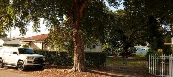 5 dormitorios villa en venta en Miami, Miami-Dade, Florida, USA № 615612 3