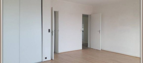2 Schlafzimmer Wohnung in La Chapelle-Saint-Luc, France, Nr. 48504 4
