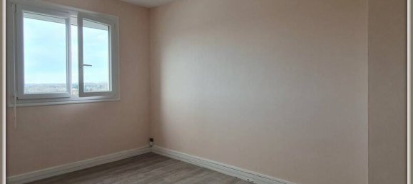 2 Schlafzimmer Wohnung in La Chapelle-Saint-Luc, France, Nr. 48504 15