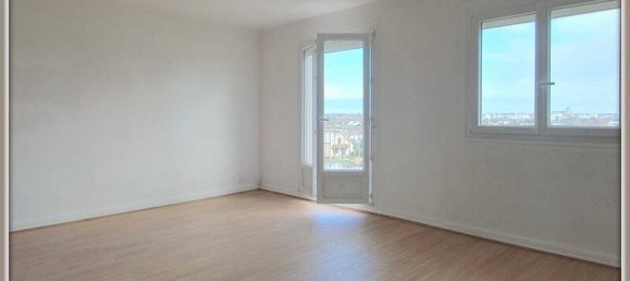 2 Schlafzimmer Wohnung in La Chapelle-Saint-Luc, France, Nr. 48504 5