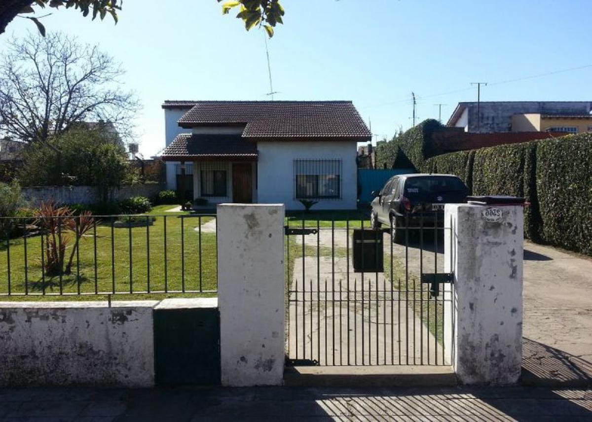 3 bedrooms House in Jose C. Paz, Argentina No. 79390