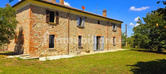 6 bedrooms House in Gazzola, Italy No. 282045 3