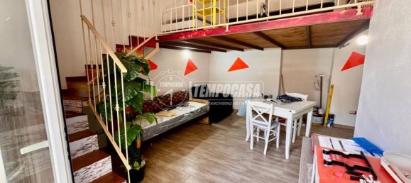 2 Schlafzimmer Wohnung in Naples, Italy, Nr. 272646 5