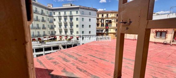 2 Schlafzimmer Wohnung in Naples, Italy, Nr. 272646 24