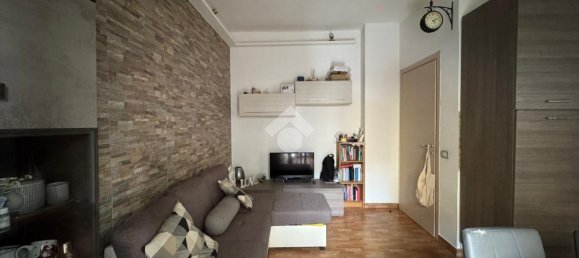 3 rooms Apartment in Vercelli, Italy No. 156941 4