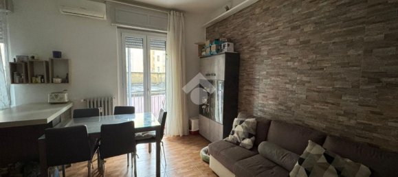 3 rooms Apartment in Vercelli, Italy No. 156941 2