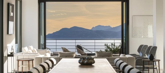 5 bedrooms Villa in Cannes, France No. 92 3
