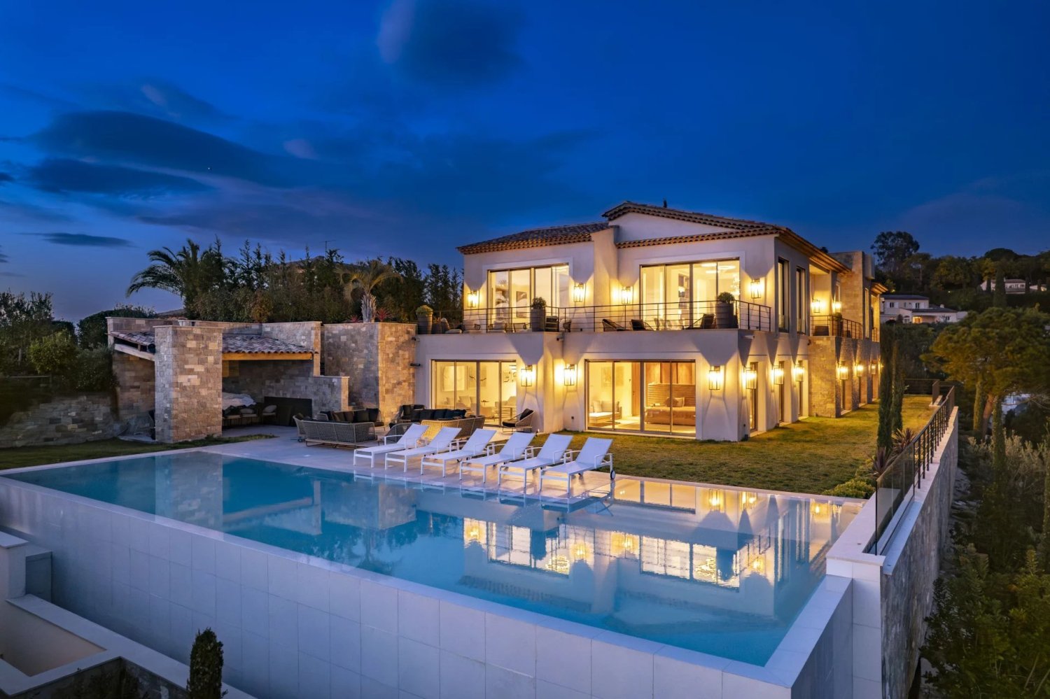 5 bedrooms Villa in Cannes, France No. 92