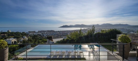 5 bedrooms Villa in Cannes, France No. 92 11