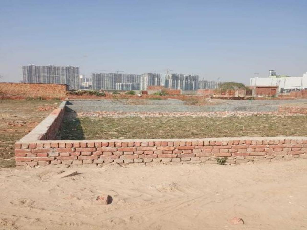  Land in Noida, India No. 35450