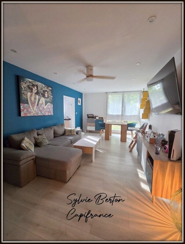 2 bedrooms Apartment in Livry-Gargan, France No. 318217