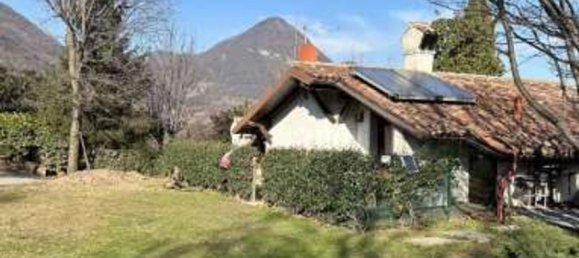 Вилла с 5 комнатами в Эрба, Италия № 2845 17