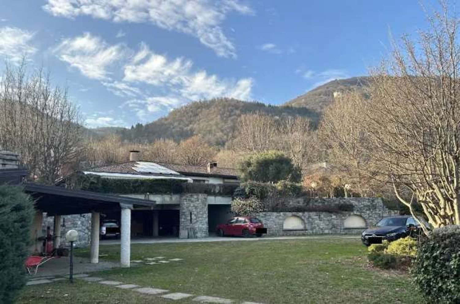 Вилла с 5 комнатами в Эрба, Италия № 2845