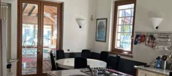 Вилла с 5 комнатами в Эрба, Италия № 2845 5