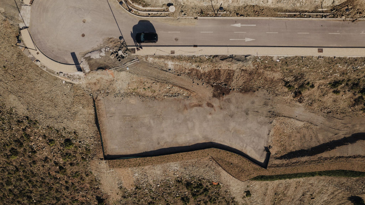  Land in Benahavis, Spain No. 73409