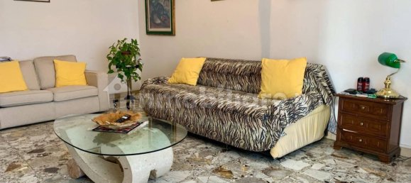 2 Schlafzimmer Wohnung in Florence, Italy, Nr. 51751 5