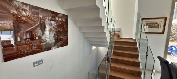 5 bedrooms House in Alicante, Spain No. 240238 18