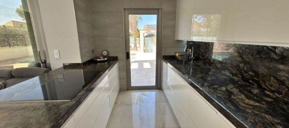 5 bedrooms House in Alicante, Spain No. 240238 13