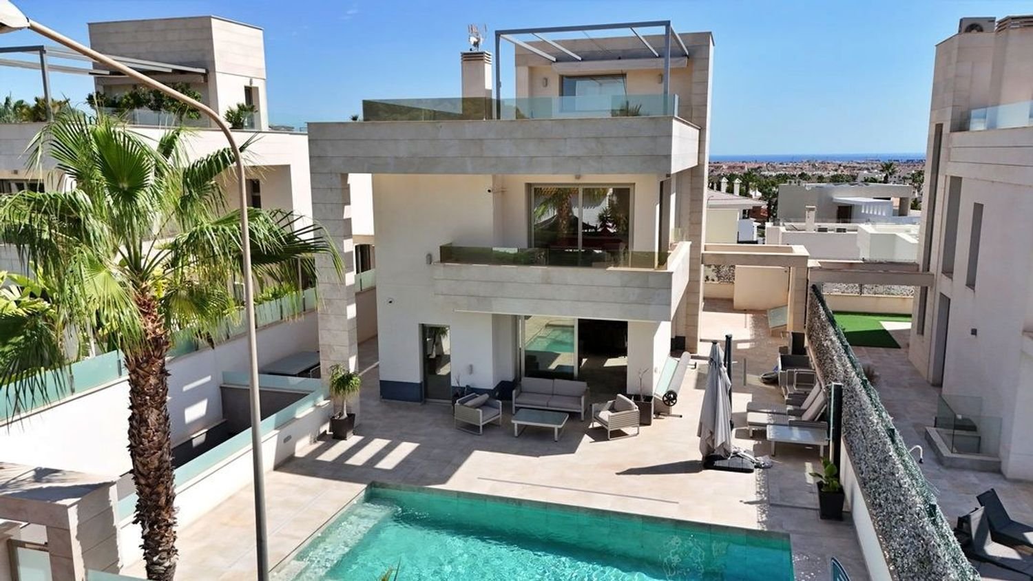 5 bedrooms House in Alicante, Spain No. 240238