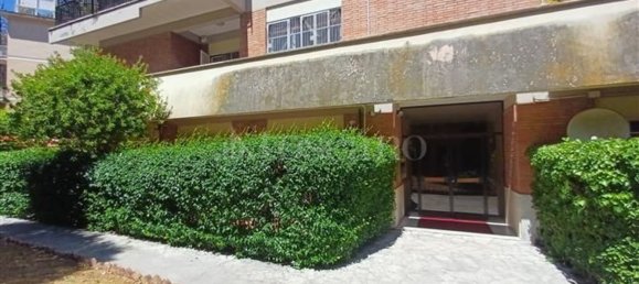 8 rooms Apartment in Rome, Italy No. 266026 3