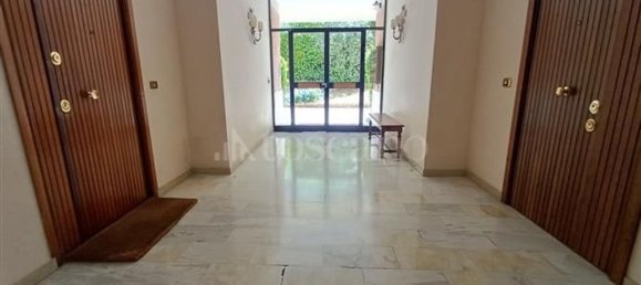8 rooms Apartment in Rome, Italy No. 266026 4