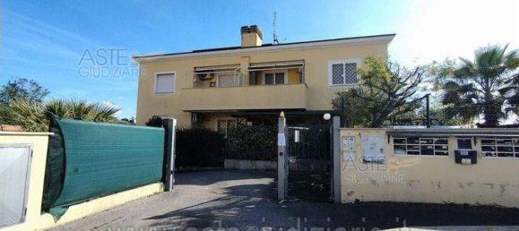 3 rooms Apartment in Rome, Italy No. 200556 3