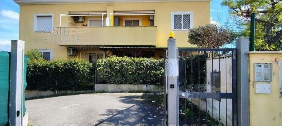 3 rooms Apartment in Rome, Italy No. 200556 4