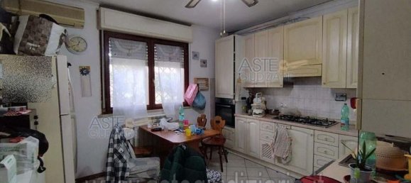 3 rooms Apartment in Rome, Italy No. 200556 9
