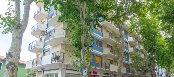 2 bedrooms Apartment in Pescara, Italy No. 281984 4