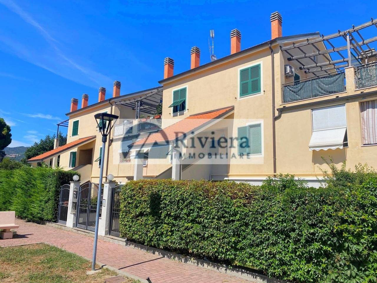 Apartamento de 2 dormitorios en San Bartolomeo al Mare, Italy No. 267186