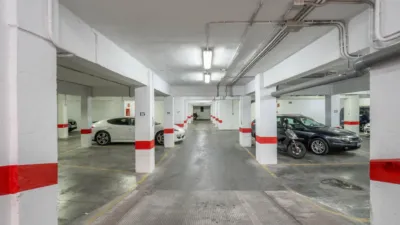 1046m² Garage in Granada, Spain No. 175288