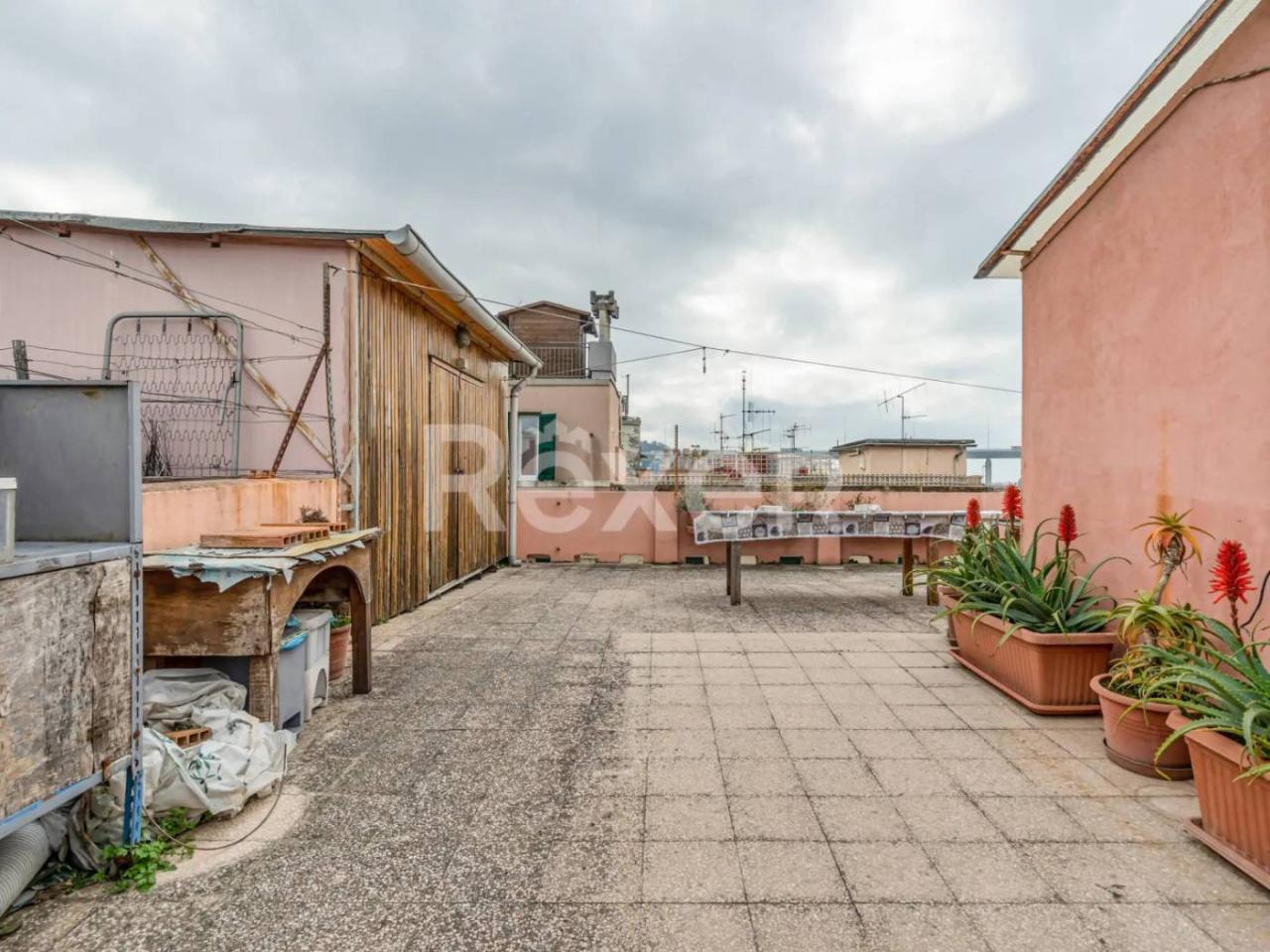 5-salle Appartement à Genoa, Italy No. 174258