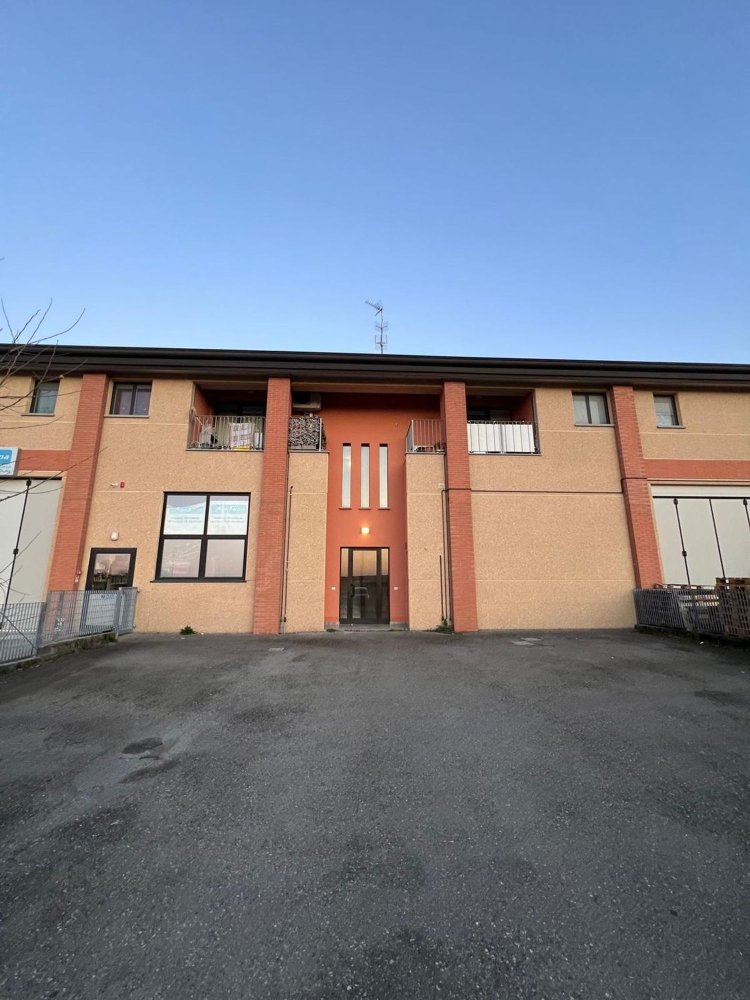 3 rooms Apartment in Langhirano, Italy No. 23932