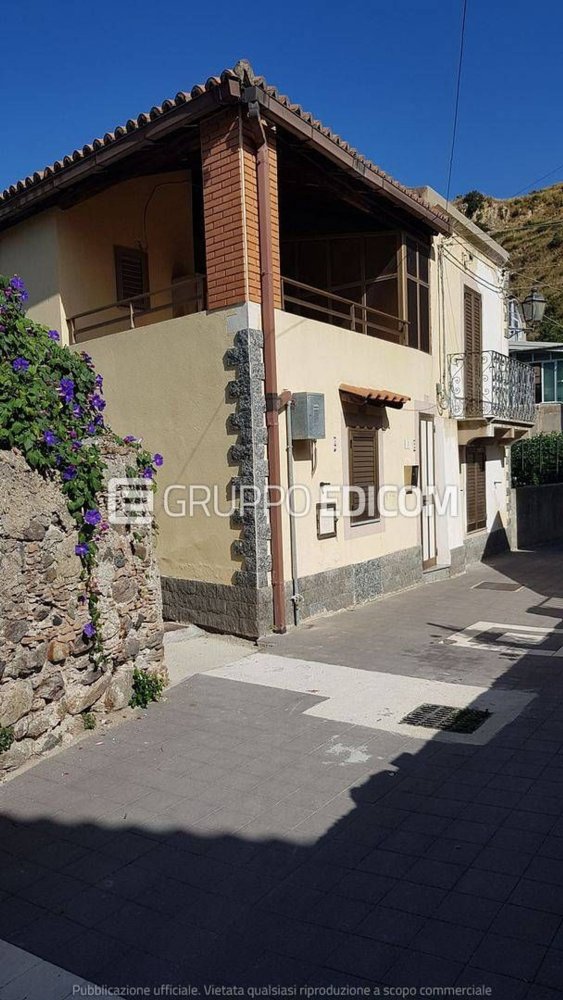 Apartamento de 4 habitaciónes en Villafranca Tirrena, Italy No. 52200