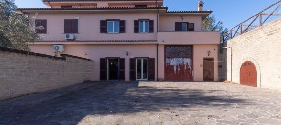 Villa de 5 habitaciónes en Morlupo, Italy No. 77535 45