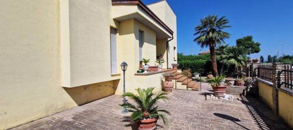 6 rooms Villa in Foligno, Italy No. 300894 10