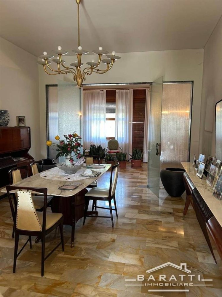 Дом с 8 спальнями в Судзара, Италия № 138530