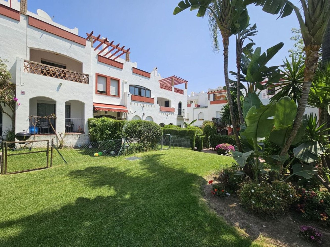 Moradia em banda T4 em Estepona, Spain N.º 152722