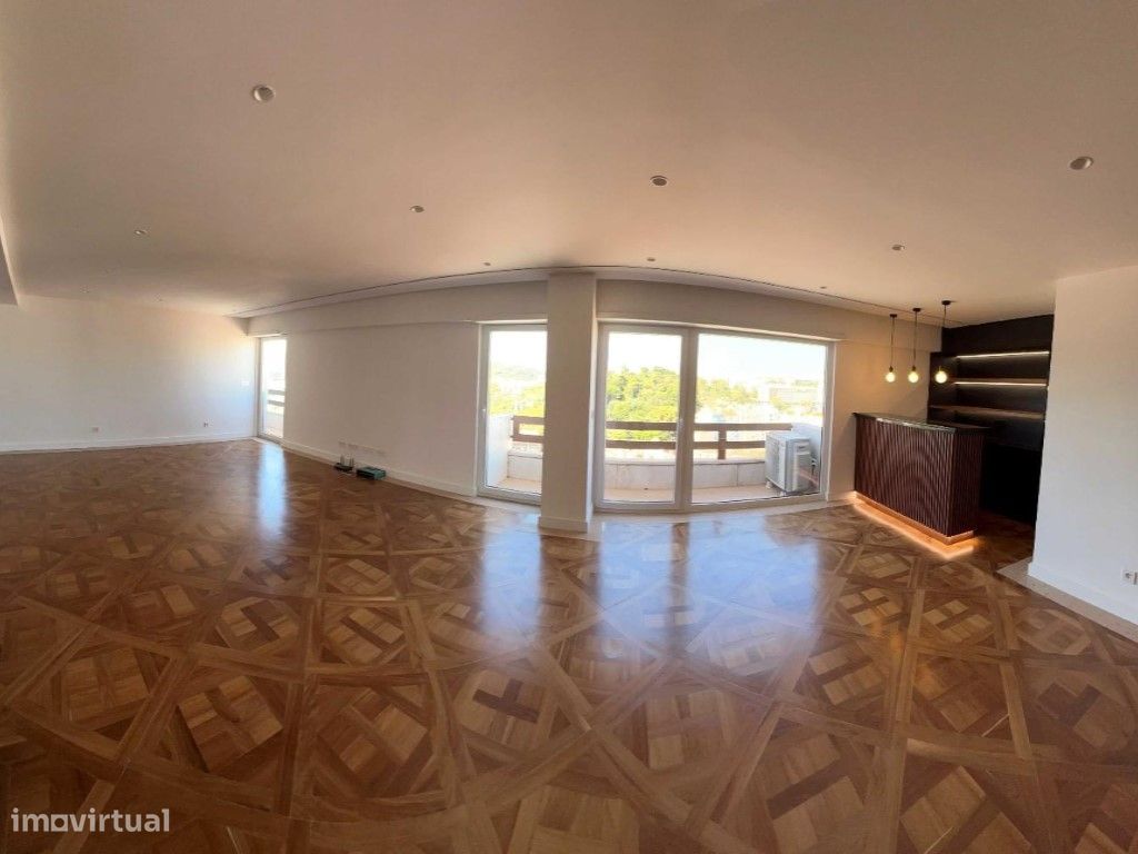 4 bedrooms Apartment in Lisbon, Portugal No. 133954