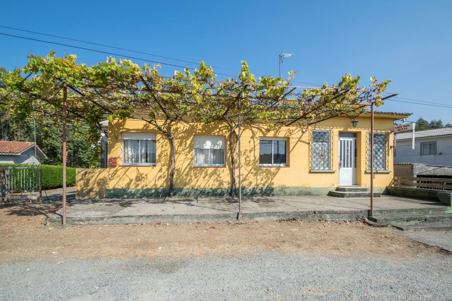 Casa de 6 dormitorios en Abegondo, Spain No. 232029