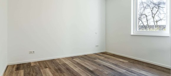  Parking in Hameln-Pyrmont, Germany No. 141133 63