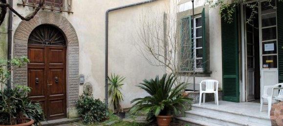 8 rooms Apartment in Lucca, Italy No. 177714 4