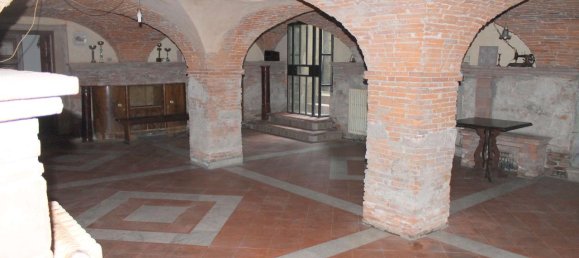 8 rooms Apartment in Lucca, Italy No. 177714 15