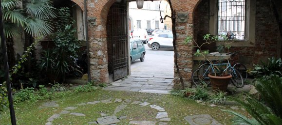 8 rooms Apartment in Lucca, Italy No. 177714 3