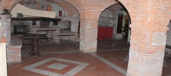 8 rooms Apartment in Lucca, Italy No. 177714 16