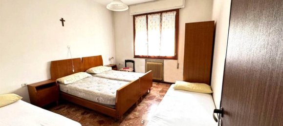 4 rooms Apartment in Chioggia, Italy No. 32172 4