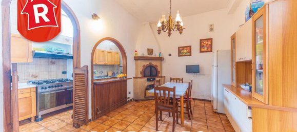 Квартира с 10 комнатами в Лечче, Италия № 137954 5