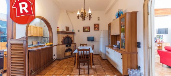 Квартира с 10 комнатами в Лечче, Италия № 137954 6