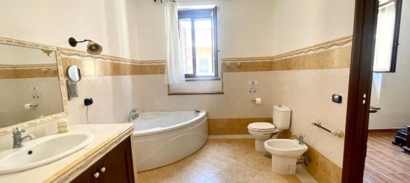 Дом с 12 комнатами в Сиракузы, Италия № 248030 33