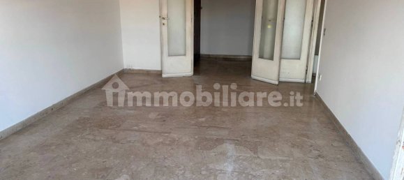 3 bedrooms Apartment in Rome, Italy No. 370721 2